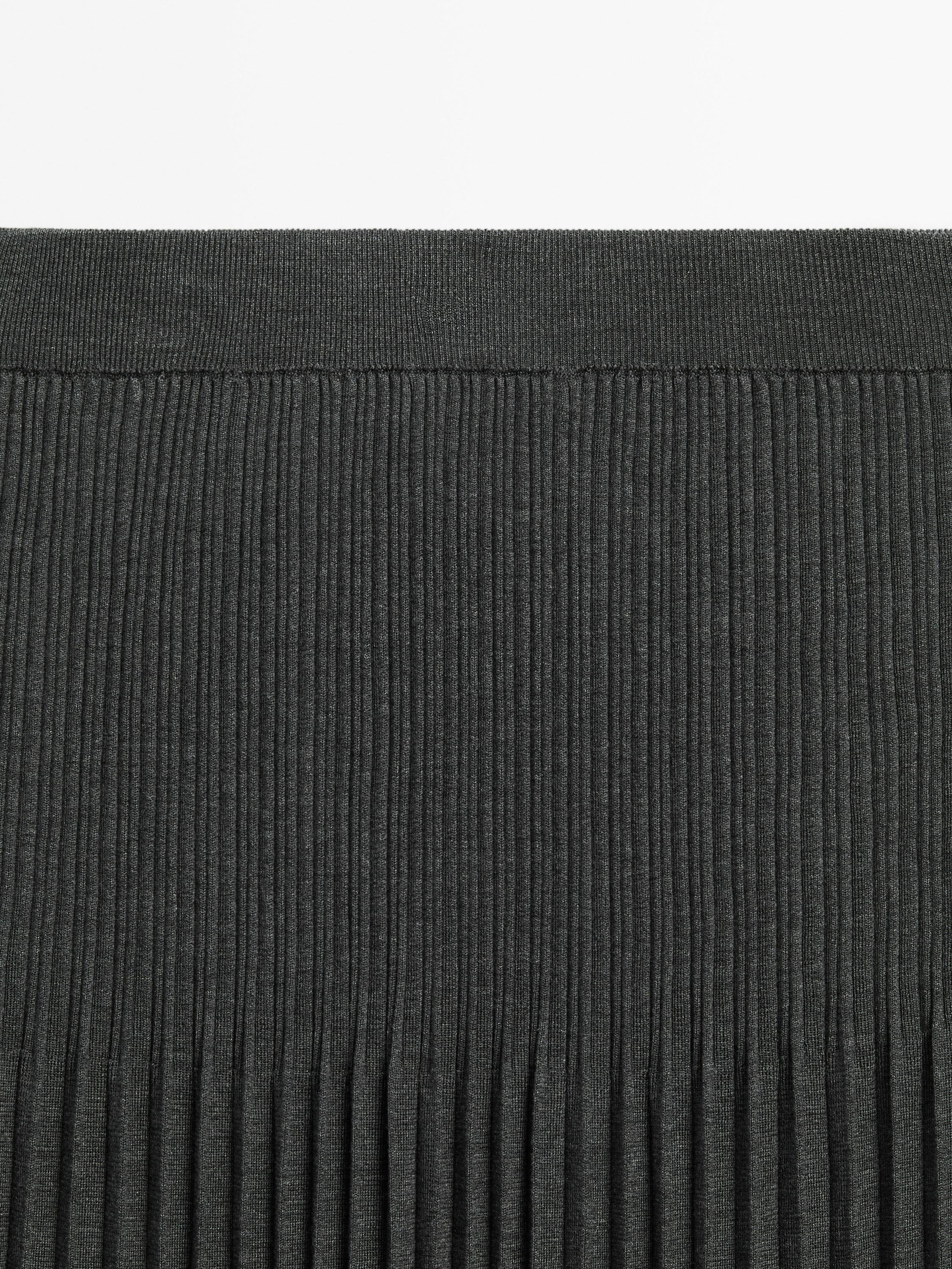 Pleated knit midi skirt